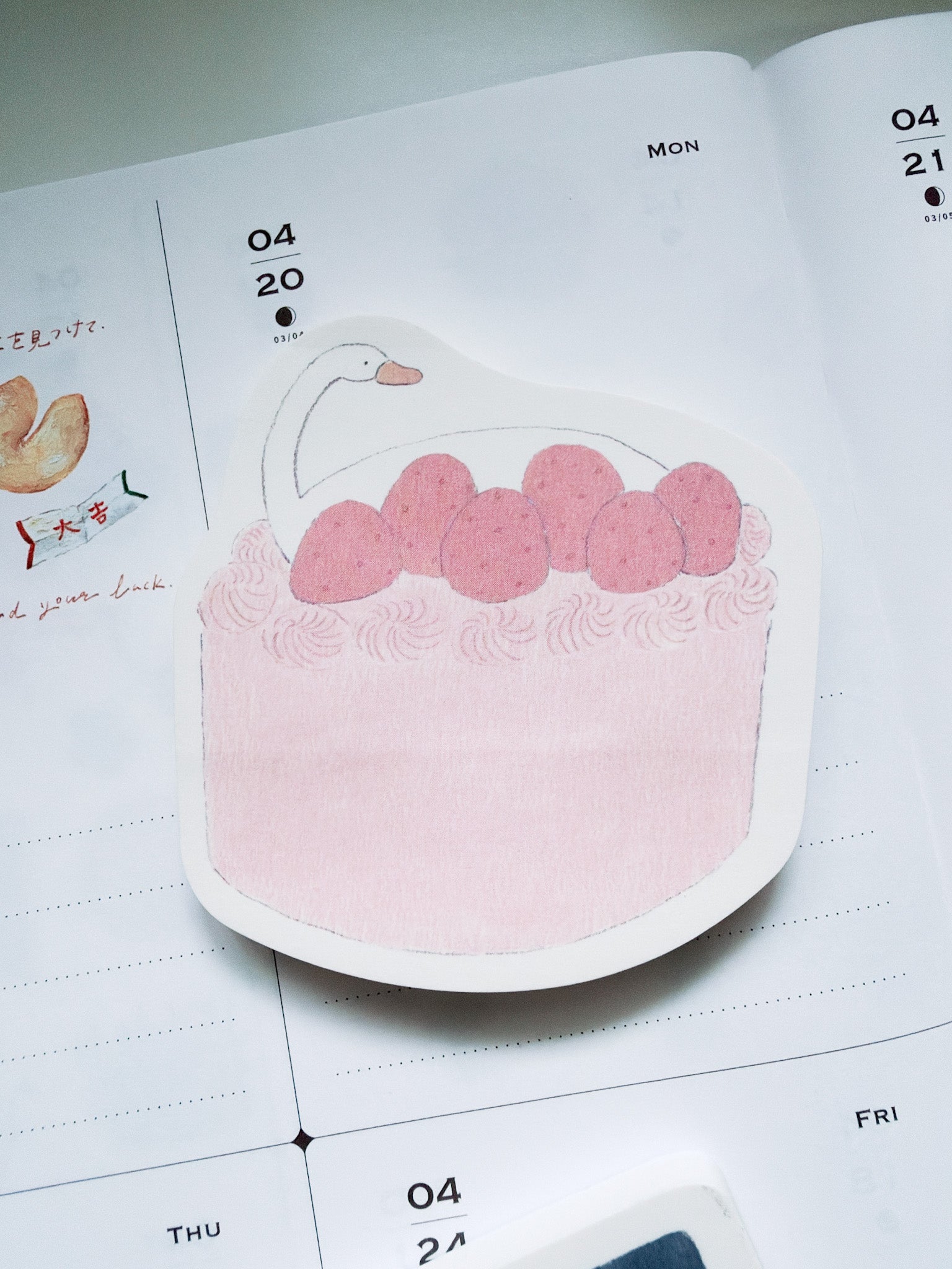 Papier Platz x Shoichiro Tobimatsu | Pink Swan &amp; Cake Die Cut Sticky Notes | 61-505