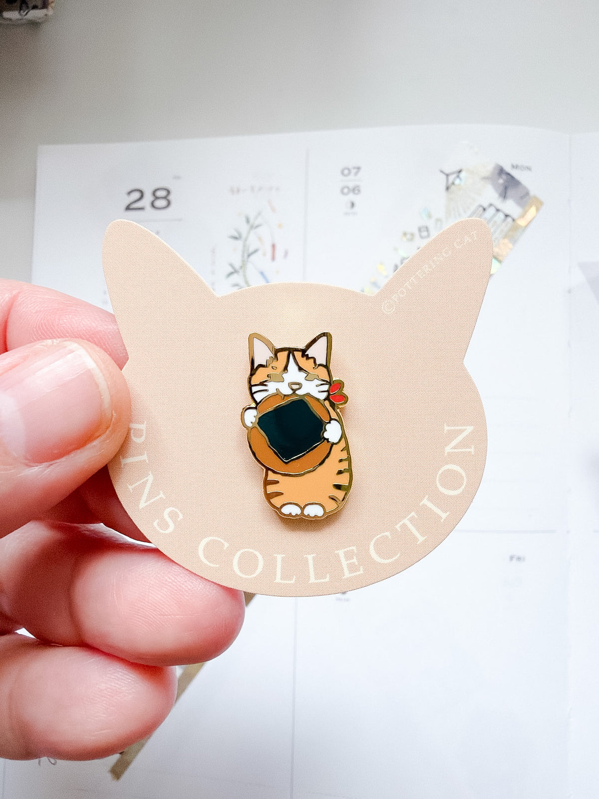 Pottering Cat |Seaweed Rice Cracker Enamel Pin | PZ-062