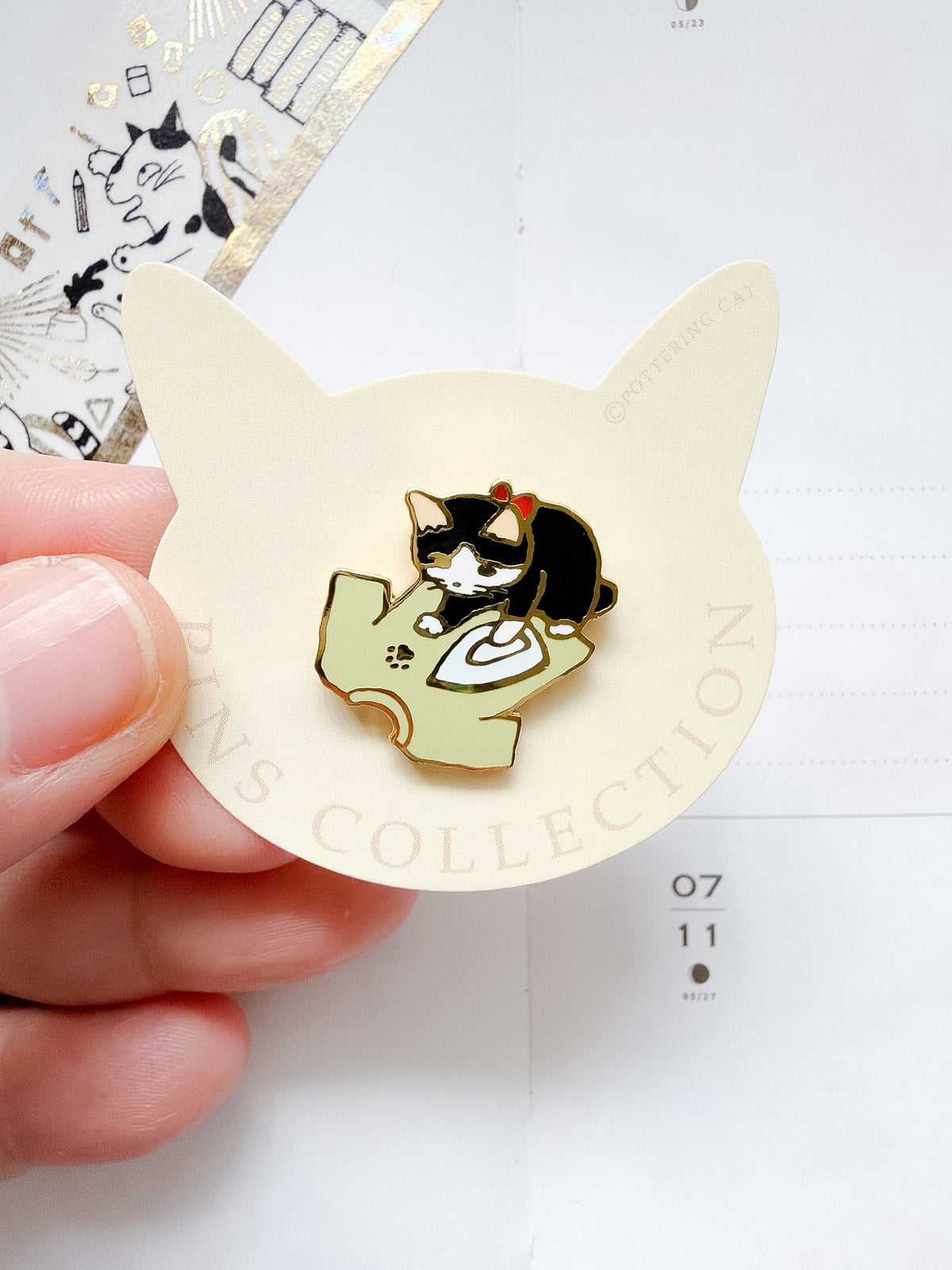 Pottering Cat | Iron Clothes Enamel Pin | PZ-043