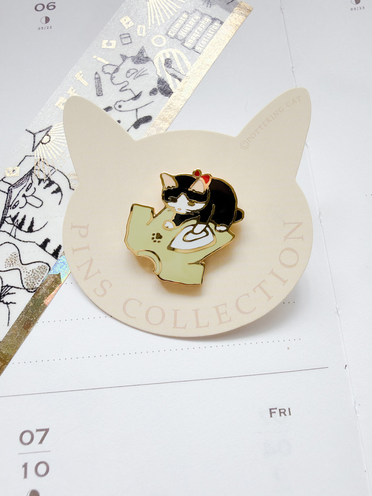 Pottering Cat | Iron Clothes Enamel Pin | PZ-043